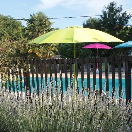 Gites De Peyrounou 4-Bed House In Lacapelle-Biron *