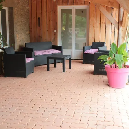 Gites De Peyrounou 4-Bed House In Lacapelle-Biron *