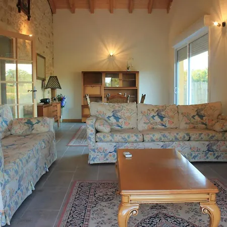 Dom wakacyjny Gites De Peyrounou 4-Bed House In Lacapelle-Biron