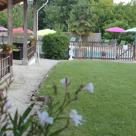 Gites De Peyrounou 4-Bed House In Lacapelle-Biron Dom wakacyjny